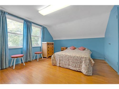 955 Lawrence Road, Hamilton, ON - Indoor Photo Showing Bedroom