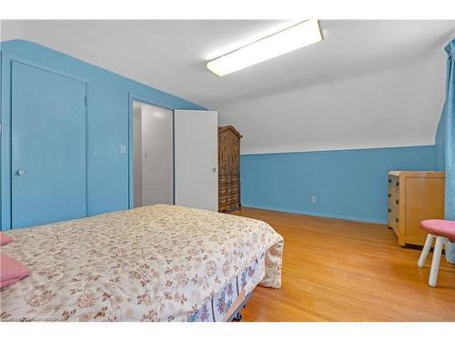 955 Lawrence Road, Hamilton, ON - Indoor Photo Showing Bedroom