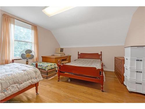 955 Lawrence Road, Hamilton, ON - Indoor Photo Showing Bedroom