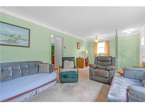 955 Lawrence Road, Hamilton, ON - Indoor Photo Showing Living Room