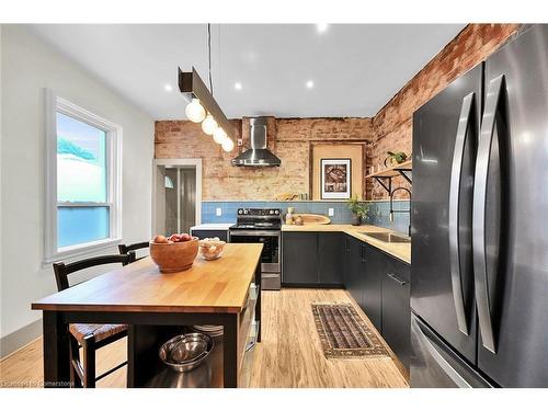 365 Catharine Street N, Hamilton, ON - Indoor Photo Showing Kitchen With Upgraded Kitchen