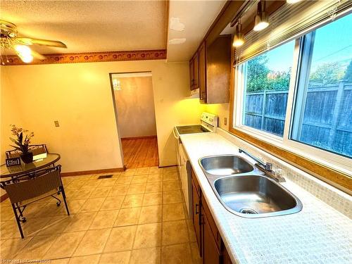 4006 Flemish Drive, Burlington, ON - Indoor Photo Showing Kitchen With Double Sink