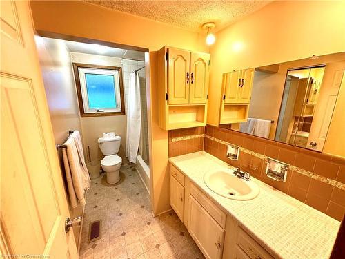 4006 Flemish Drive, Burlington, ON - Indoor Photo Showing Bathroom