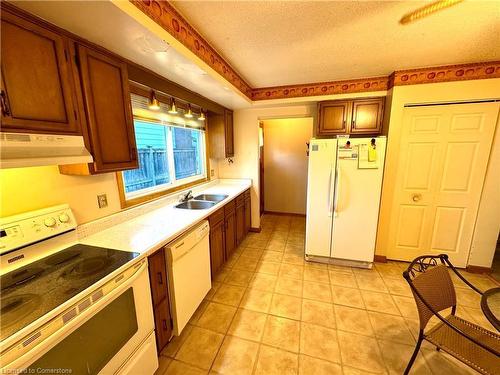 4006 Flemish Drive, Burlington, ON - Indoor Photo Showing Kitchen With Double Sink