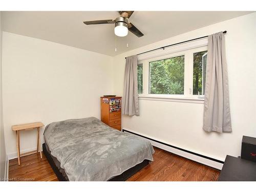 141 Reid Avenue S, Hamilton, ON - Indoor Photo Showing Bedroom