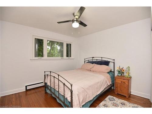 141 Reid Avenue S, Hamilton, ON - Indoor Photo Showing Bedroom