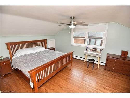 141 Reid Avenue S, Hamilton, ON - Indoor Photo Showing Bedroom