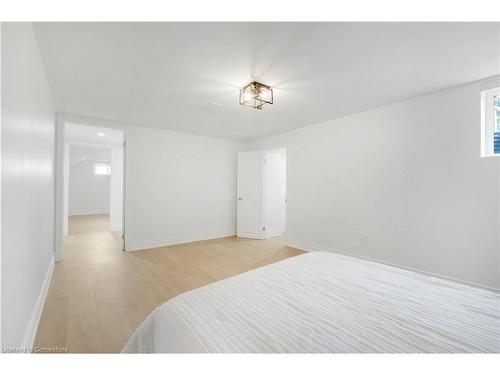 413 Murray Street, Grimsby, ON - Indoor Photo Showing Bedroom