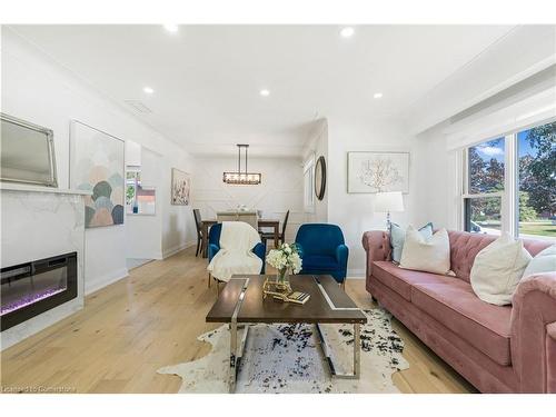 413 Murray Street, Grimsby, ON - Indoor Photo Showing Living Room With Fireplace