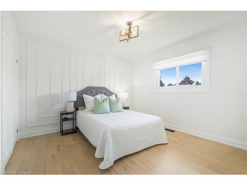 413 Murray Street, Grimsby, ON - Indoor Photo Showing Bedroom