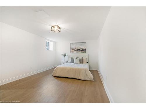 413 Murray Street, Grimsby, ON - Indoor Photo Showing Bedroom