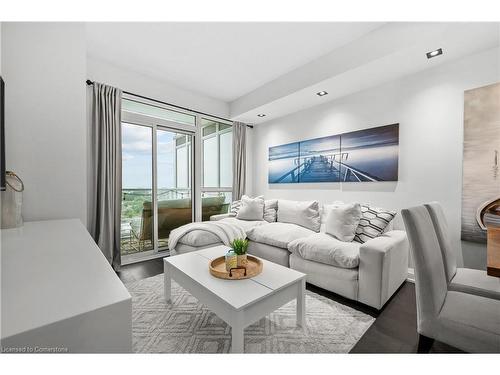 1110-65 Speers Road, Oakville, ON - Indoor Photo Showing Living Room