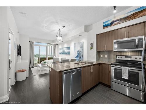 1110-65 Speers Road, Oakville, ON - Indoor Photo Showing Kitchen With Stainless Steel Kitchen