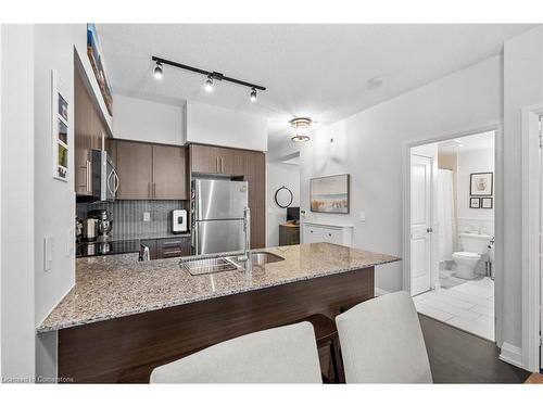 1110-65 Speers Road, Oakville, ON - Indoor Photo Showing Kitchen With Stainless Steel Kitchen With Double Sink With Upgraded Kitchen