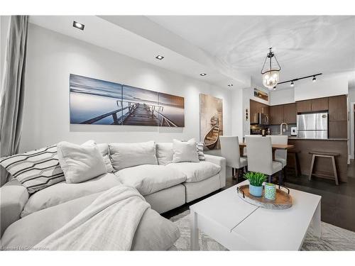 1110-65 Speers Road, Oakville, ON - Indoor Photo Showing Living Room