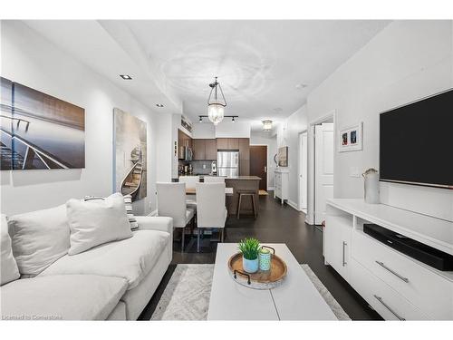 1110-65 Speers Road, Oakville, ON - Indoor Photo Showing Living Room