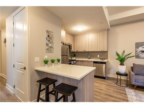 316-150 Main Street W, Hamilton, ON - Indoor Photo Showing Kitchen