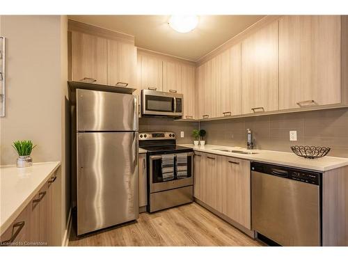 316-150 Main Street W, Hamilton, ON - Indoor Photo Showing Kitchen