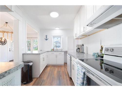 129 Forest Avenue, Port Colborne, ON - Indoor Photo Showing Kitchen With Upgraded Kitchen