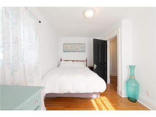 129 Forest Avenue, Port Colborne, ON - Indoor Photo Showing Bedroom