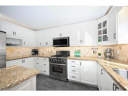 2345 Carpenters Circle, Oakville, ON - Indoor Photo Showing Kitchen