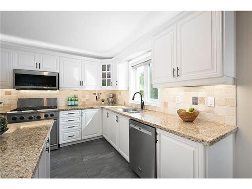 2345 Carpenters Circle, Oakville, ON - Indoor Photo Showing Kitchen With Stainless Steel Kitchen With Double Sink With Upgraded Kitchen