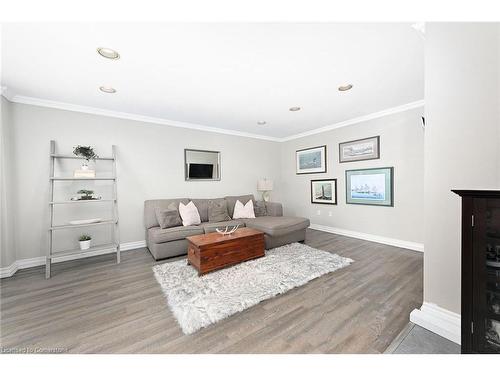 2345 Carpenters Circle, Oakville, ON - Indoor Photo Showing Living Room