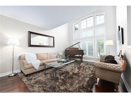 2345 Carpenters Circle, Oakville, ON - Indoor Photo Showing Living Room