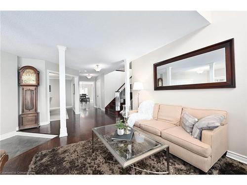 2345 Carpenters Circle, Oakville, ON - Indoor Photo Showing Living Room