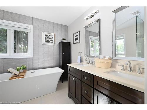 2345 Carpenters Circle, Oakville, ON - Indoor Photo Showing Bathroom