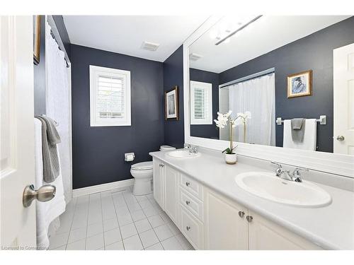 2345 Carpenters Circle, Oakville, ON - Indoor Photo Showing Bathroom