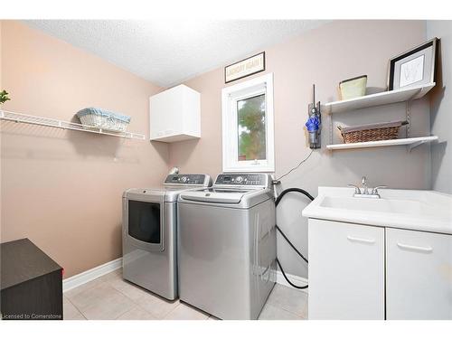 2345 Carpenters Circle, Oakville, ON - Indoor Photo Showing Laundry Room