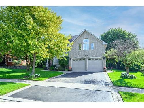 2345 Carpenters Circle, Oakville, ON - Outdoor With Facade