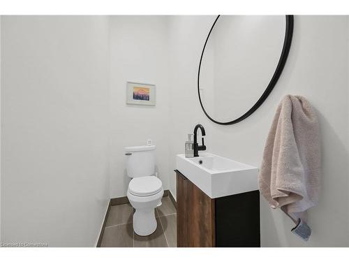 109 Beach Road, Hamilton, ON - Indoor Photo Showing Bathroom