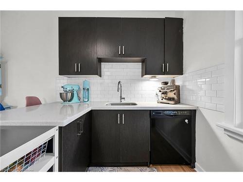 109 Beach Road, Hamilton, ON - Indoor Photo Showing Kitchen With Upgraded Kitchen