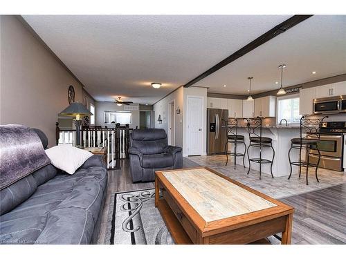 44 Backus Drive, Port Rowan, ON - Indoor Photo Showing Living Room