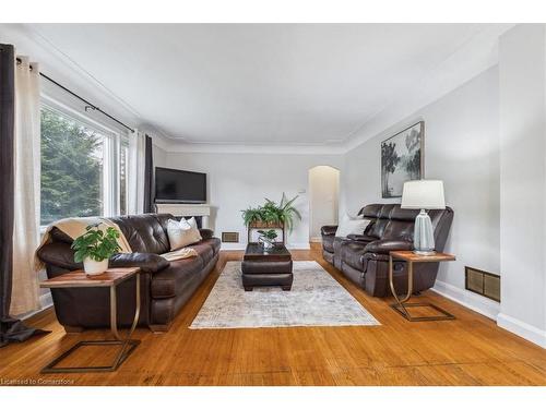 276 West 2Nd Street, Hamilton, ON - Indoor Photo Showing Living Room