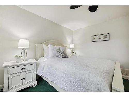 276 West 2Nd Street, Hamilton, ON - Indoor Photo Showing Bedroom