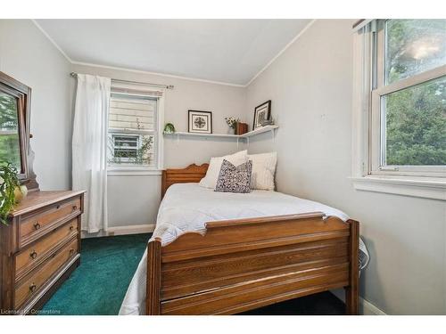 276 West 2Nd Street, Hamilton, ON - Indoor Photo Showing Bedroom