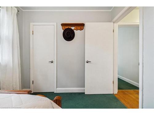 276 West 2Nd Street, Hamilton, ON - Indoor Photo Showing Bedroom