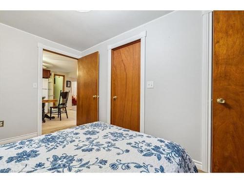 276 West 2Nd Street, Hamilton, ON - Indoor Photo Showing Bedroom