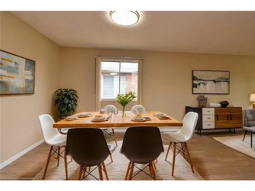 15 Broughton Avenue, Hamilton, ON - Indoor Photo Showing Dining Room