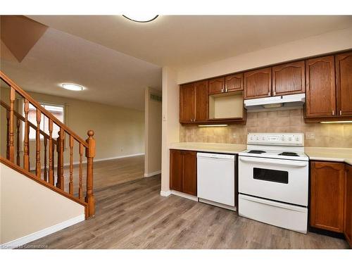 15 Broughton Avenue, Hamilton, ON - Indoor Photo Showing Kitchen