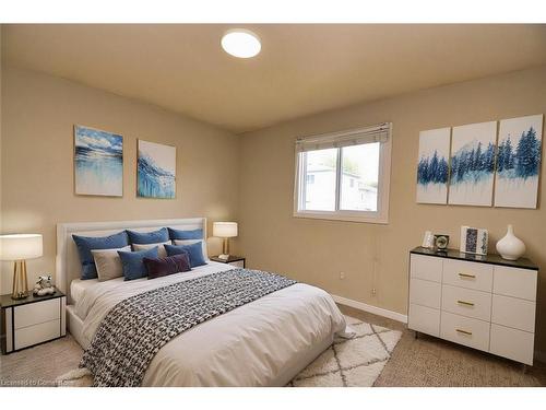 15 Broughton Avenue, Hamilton, ON - Indoor Photo Showing Bedroom