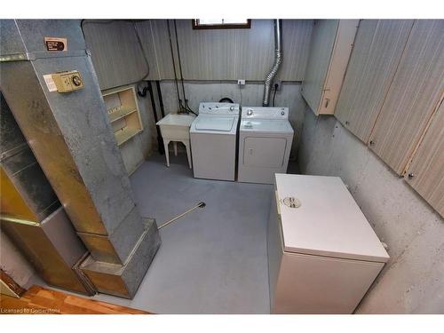 15 Broughton Avenue, Hamilton, ON - Indoor Photo Showing Laundry Room