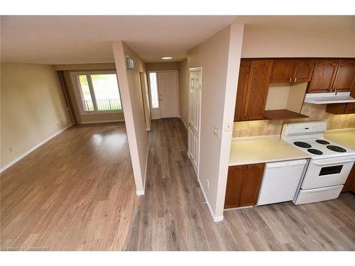 15 Broughton Avenue, Hamilton, ON - Indoor Photo Showing Kitchen