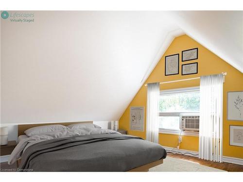 235 Young Street, Hamilton, ON - Indoor Photo Showing Bedroom