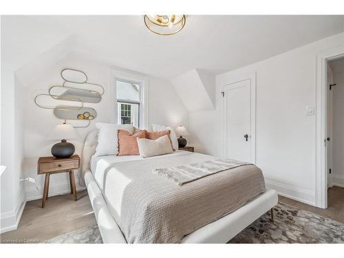 317 Guelph Line, Burlington, ON - Indoor Photo Showing Bedroom