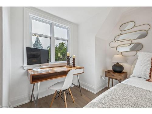 317 Guelph Line, Burlington, ON - Indoor Photo Showing Bedroom