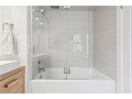 317 Guelph Line, Burlington, ON - Indoor Photo Showing Bathroom